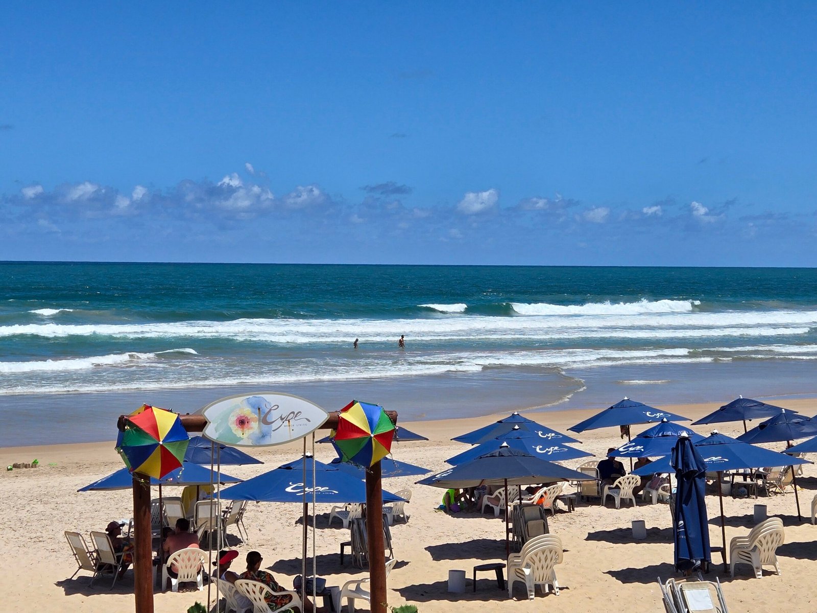 Praia em frente ao Cupe Beach Living